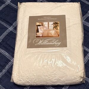 William and Mary Twin White Matelassé Bedspread